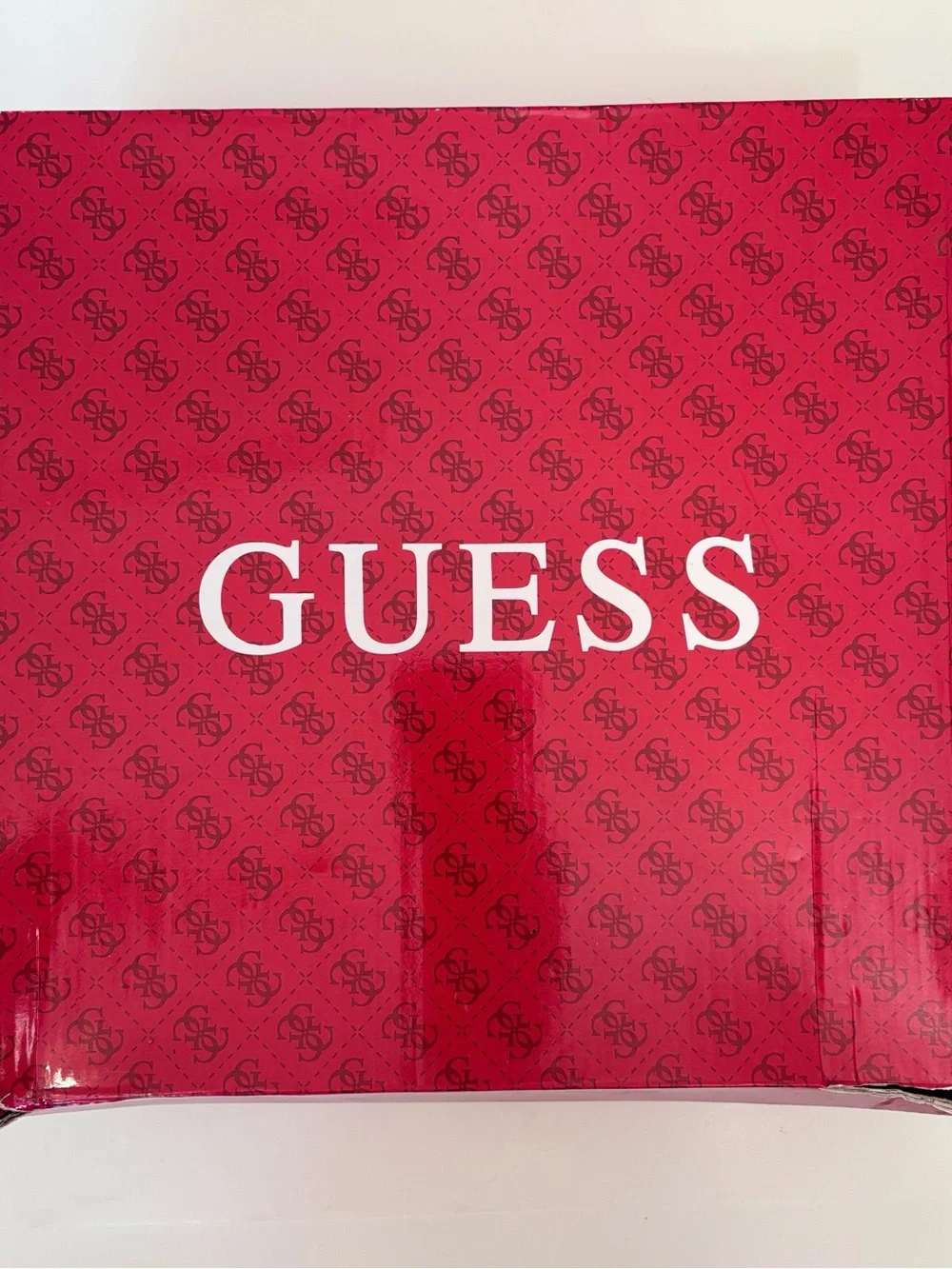 Guess chic over